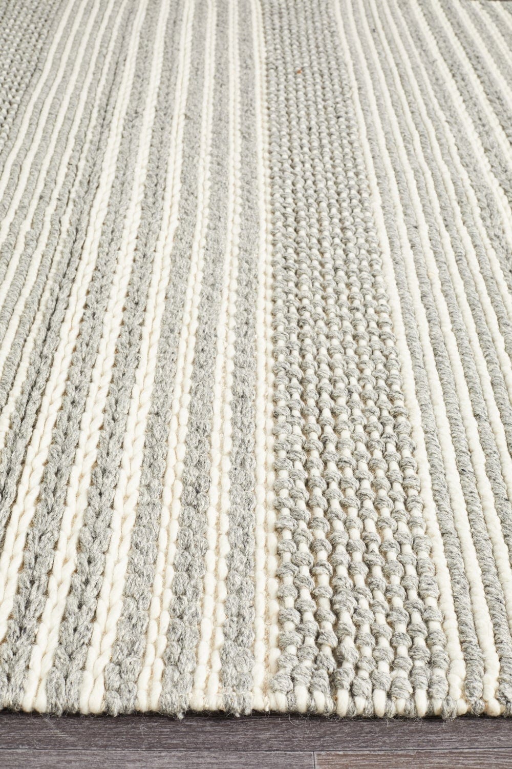 Navia 340 Silver wool rug — side angle showing 25mm felted pile depth