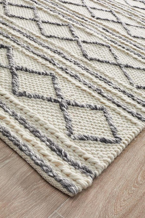 Leka Textured wool rug — close-up of hand-woven texture and viscose highlight detail