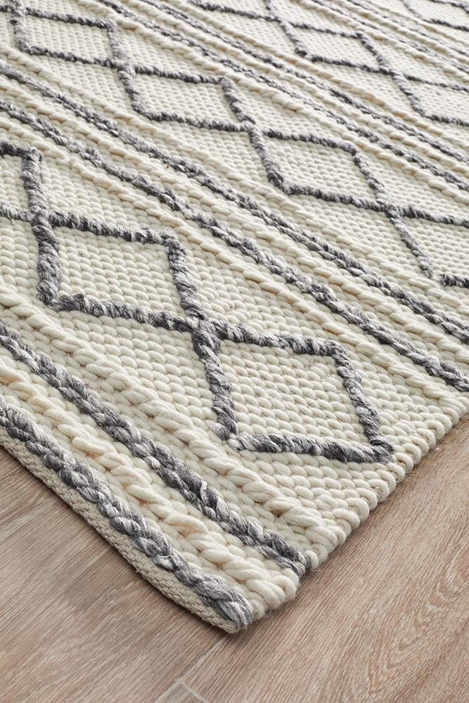 Leka Textured wool rug — close-up of hand-woven texture and viscose highlight detail