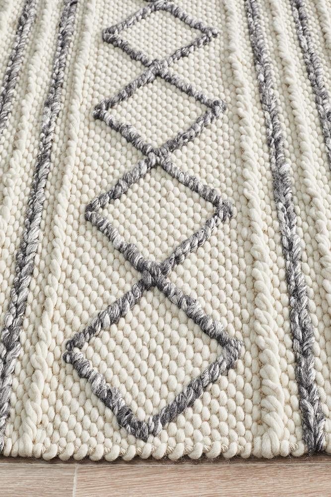 Leka Textured wool rug — side angle showing 10mm pile depth and textured surface